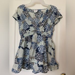 Maternity Top in Women’s Size Large